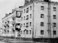 Дом №8 на улице Строителей и агитационная тумба, 1960-е годы