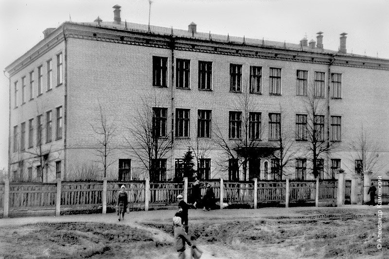 Школа №3 сразу после открытия, 1960-е годы