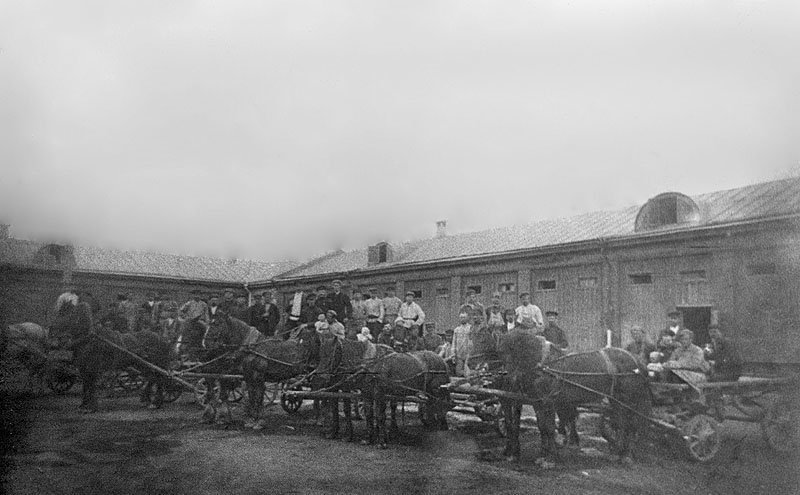 Конный двор фабрики, начало XX века