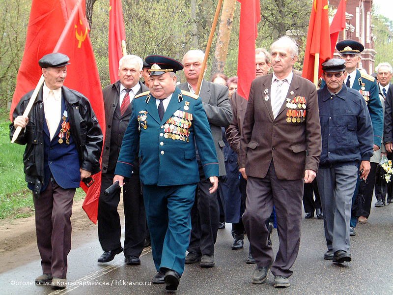 Шествие ветеранов у Московских ворот, 9 мая 2004 года