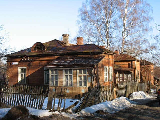 Дом №23 по улице Чкалова, снесен в 2007 году, а на его месте построены таун-хаусы, 2004 год