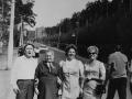 Горожане в начале улицы Чкалова, на заднем плане дома по ул. Новая жизнь, 1960-е годы