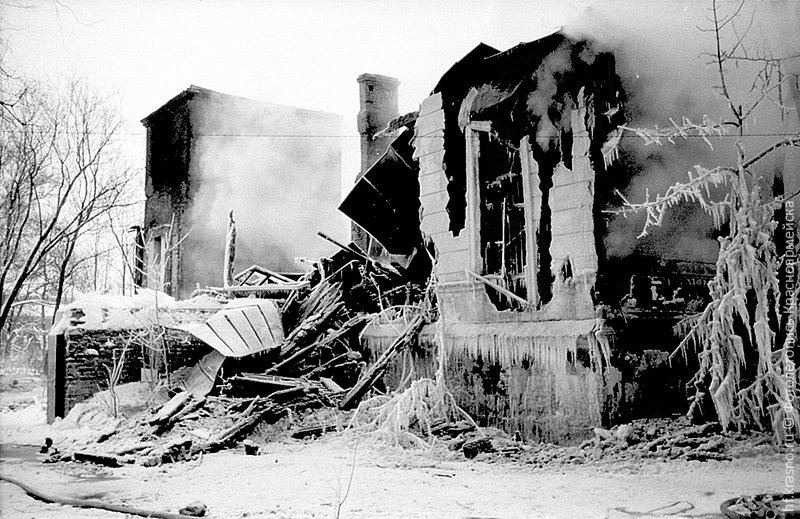 В ночь с 29 на 30 января 1996 года уникальный памятник деревянного зодчества сгорел дотла, Дом Миндера перестал существовать.