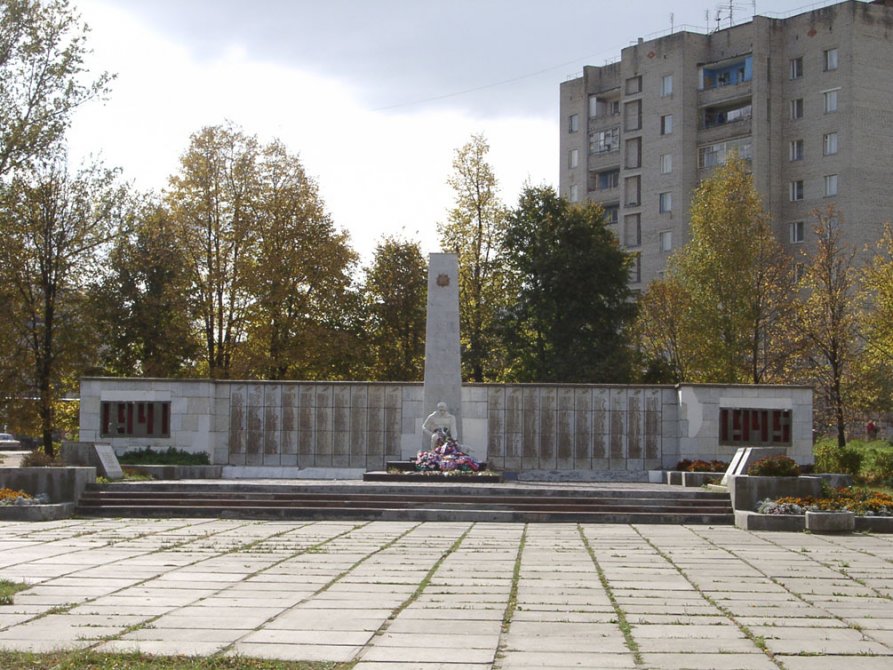 Памятник павшим войнам в Красноармейске, 2002 год