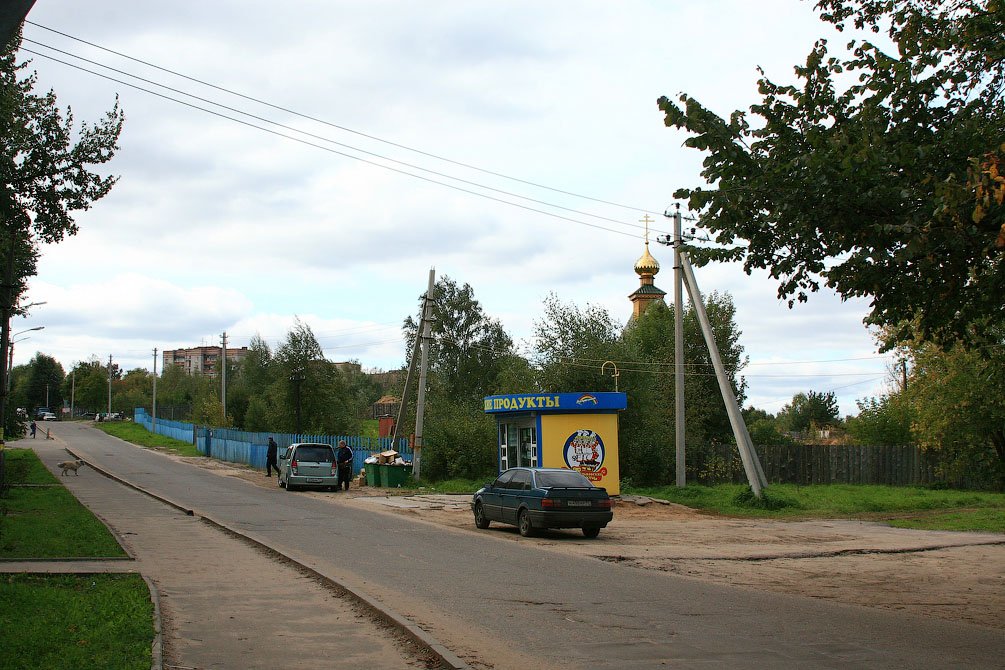 Панорама Краснофлотской улицы, раньше на этом месте стояли одноэтажные магазины, 2008 год