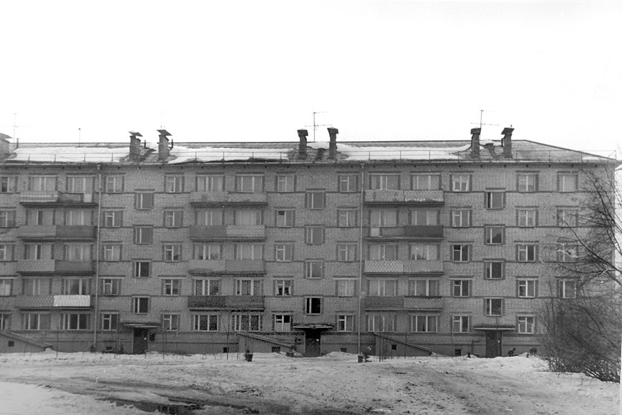 В 70-е годы построены пятиэтажные дома, на снимке дом №14, 1980-е годы