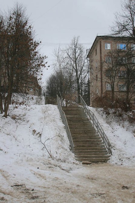 Улица Гагарина расположена на склоне большого холма, поэтому тут много лестниц, 2007 год