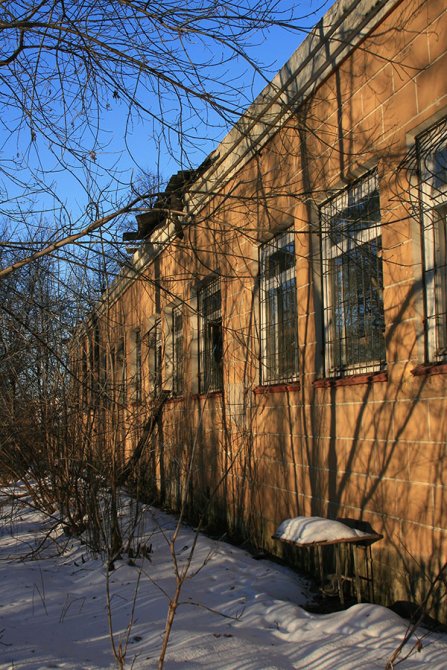 Корпус старших групп слева от входа