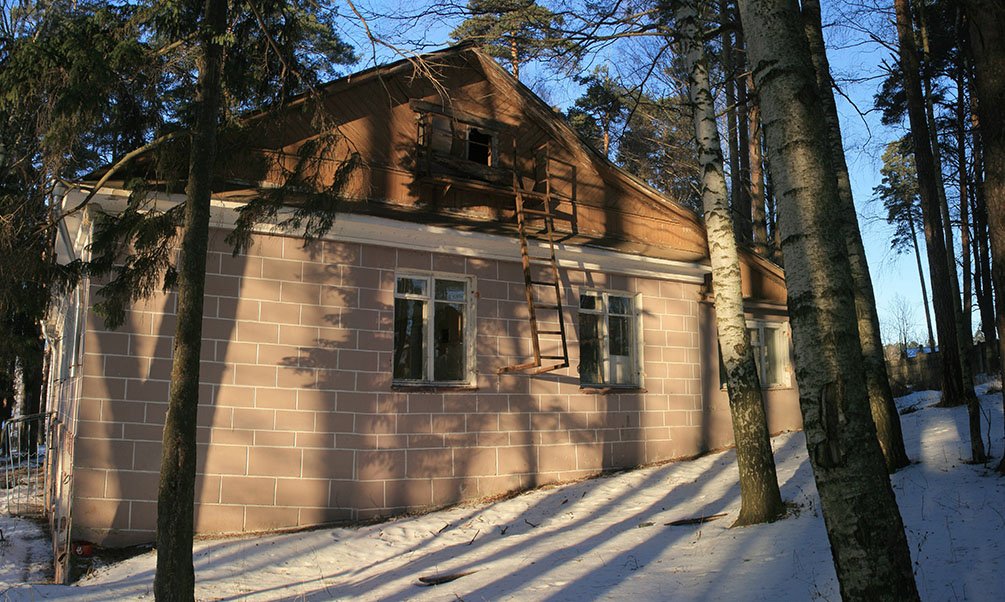 Восточная часть главного корпуса детского сада Малыш