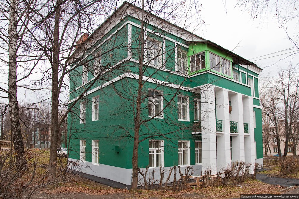 Дом с колоннами, Комсомольская улица, ноябрь 2010 года