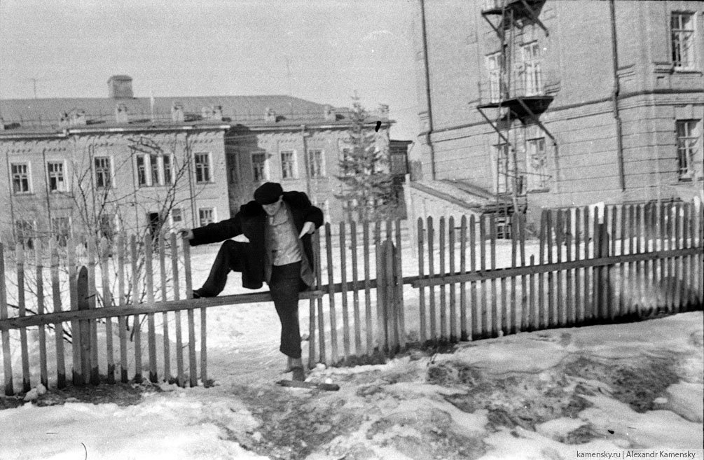Улица Чкалова и Администрация города на заднем плане, 1960-е годы