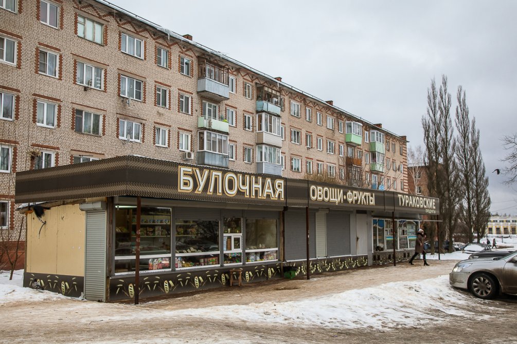 Микрорайон Северный, палатки около дома 23, февраль 2017 года