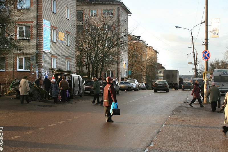 На снимке дома №13/9 и №15 по проспекту Ленина, 2006 годы