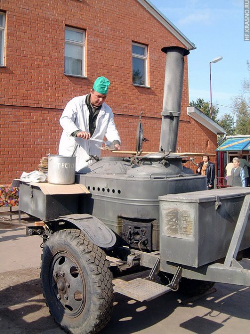 Народные гуляния, на снимках 9 мая 2003 года