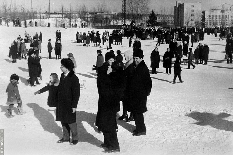 Горожане на зимнем катке, 1980-е годы