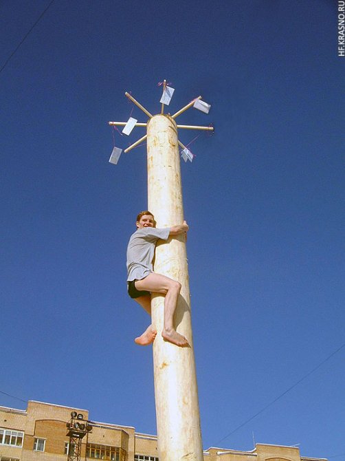 Проводы зимы на площади у ДК им. Ленина, 2004 год