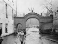 Ворота к деревянному мосту через Ворю около плотины, 1970-е годы