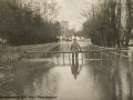 Около городской плотины, большой разлив реки весной 1910-х годов, на заднем плане Дом Миндера