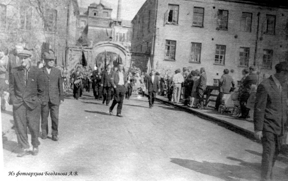 На мосту около плотины, 1950-е годы