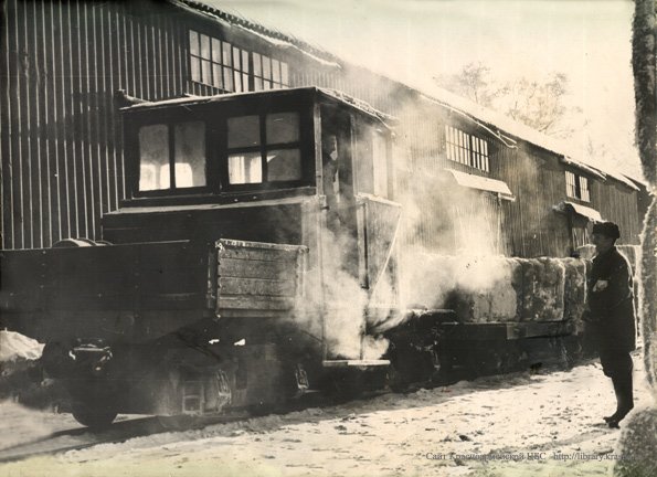 Узкоколейный мотовоз на территории фабрики в Красноармейске, 1970-е годы
