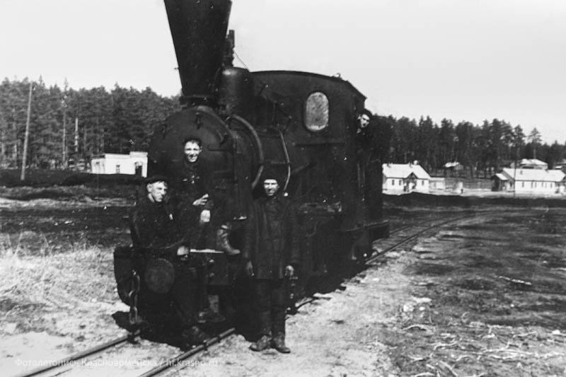 Бригада машинистов на своем паровозе, 1951 год.