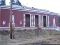 Вокзал станции Красноармейск в до 2007 года имел бордовый цвет стен.
