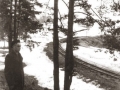 Путь УЖД поворачивает к мосту через реку Плаксу, 1940-е годы