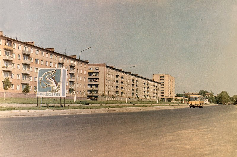 ЛИАЗ-667 следует по Восточной улице, 1970-е годы