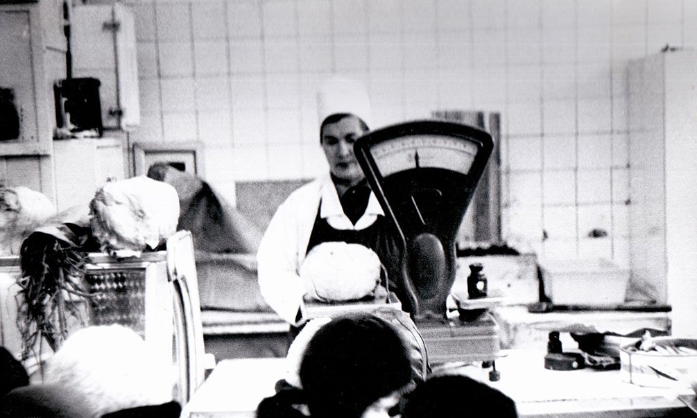 В городском магазине, 1970-е годы