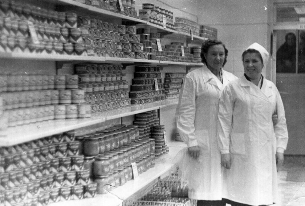 В Центральном магазине на ул. Лермонтова, 1970-е годы