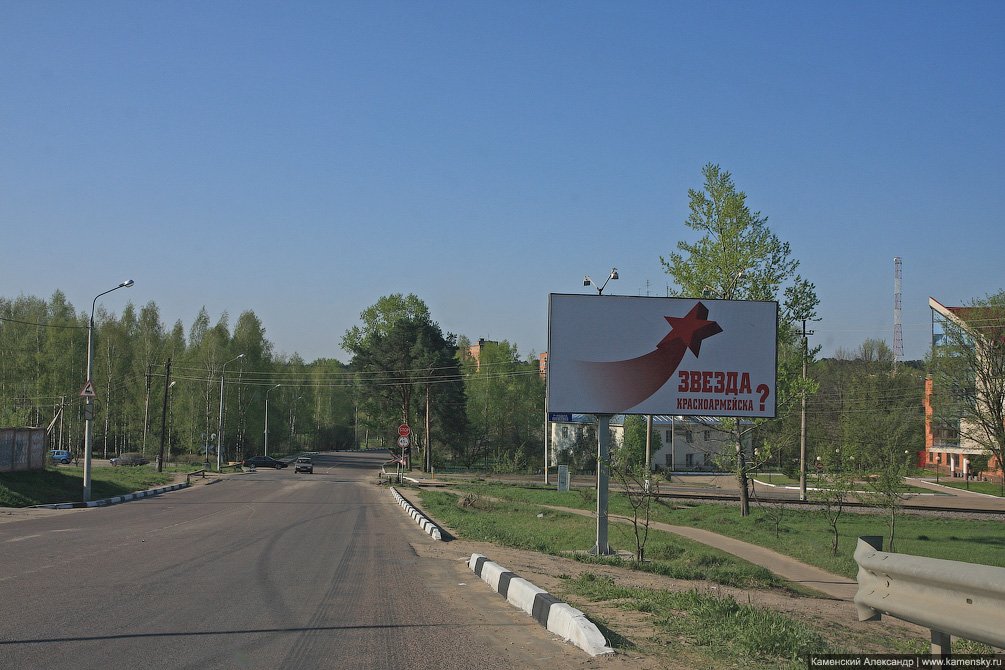 Железнодорожный переезд, за ним располагался переезд УЖД