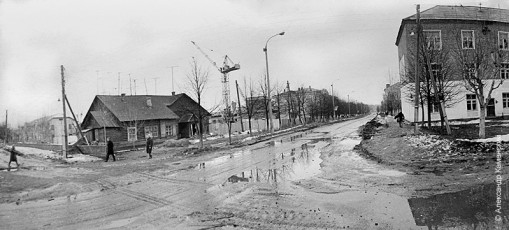 Перекресток улиц Ленина и Пионерская, идет строительство дома №6, 1960-е годы