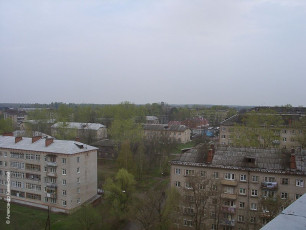 Вид на проспект Ленина, май 2002 года. Еще не сгорел деревянный дом на ул. 8 марта