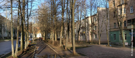 Улица Комсомольская в районе дома №12, вид на школу №2, 2006 год