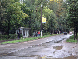 Вид на Комсомольскую улицу от перекрестка с улицей Горького, 2003 год