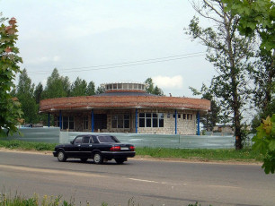 В 2004 году в начале проспекта Испытателей начали строить новую Автостанцию, которая была торжественно открыта в 2005 году.