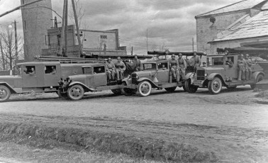Пожарная команда на Центральной улице (рядом с современной проходной НИИ Геодезия), 1950-е годы