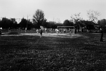 Футбольное поле, на заднем плане идет строительства дома №9, конец 70-х годов