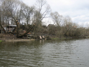 Набережная реки Вори около домов на Лермонтова, 2007 год