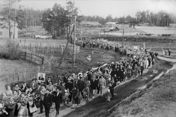 Праздничная демонстрация, перекресток шоссе на Полигон и улицы Свердлова, 1960-е годы