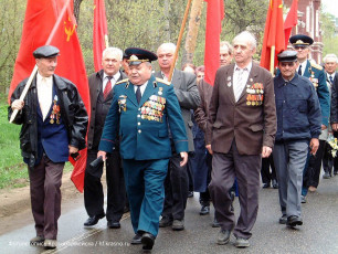 Шествие ветеранов у Московских ворот, 9 мая 2004 года