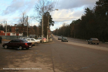 Начало улицы Чкалова, на снимке слева идет строительство дома №9, 2006 год