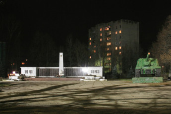 Ночная площадь Победы, 2008 год