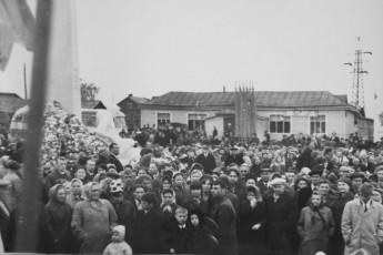 Праздничный митинг на Площади Победы в Красноармейске, 1980-е годы