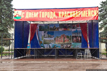 Сцена для проведения празднований дня города, сентябрь 2011 года