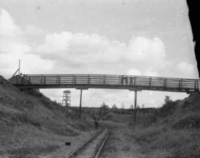 Пешеходный мост через жд-пути в районе улицы Морозова дом 13, 1950-е годы