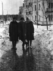 Горожане на улице Горького, слева дом №7 по улице Горького, 1950-е годы