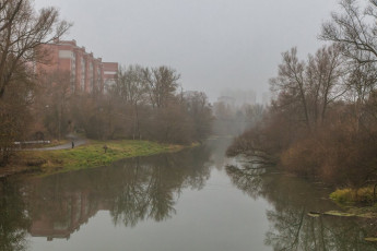 Река Воря в районе плотины, октябрь 2015 года
