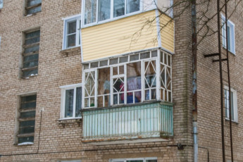 Застекленные балконы не пластиком, февраль 2017 года