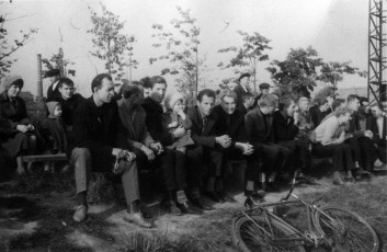 На городском стадионе Зенит, среди горожан сидит доктор Невдубский, 1960-е годы